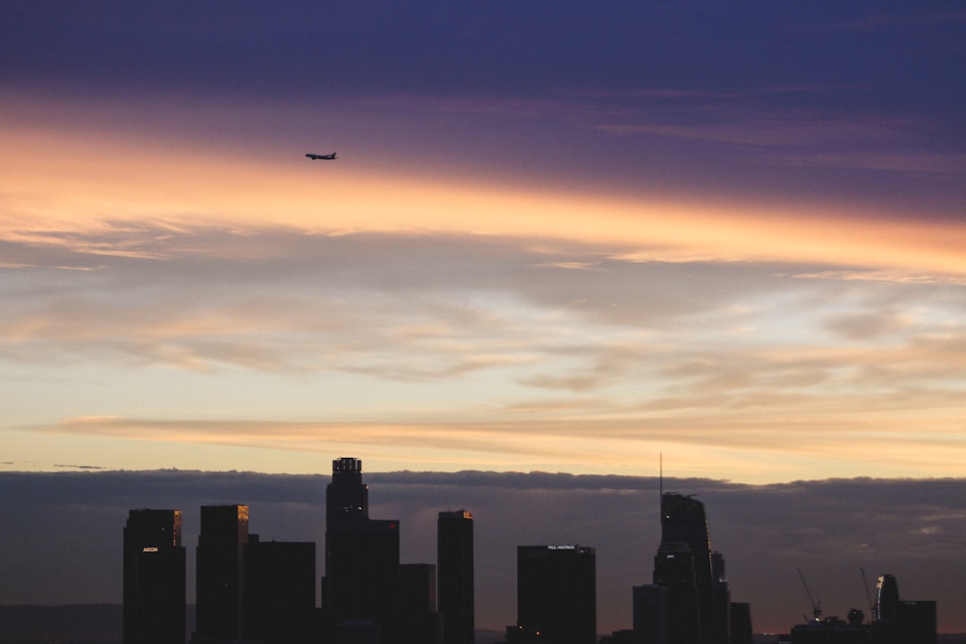 LA 새벽 비행기, 한인타운에서 새벽 4시 LAX 공항 샌딩은 한길 한인택시